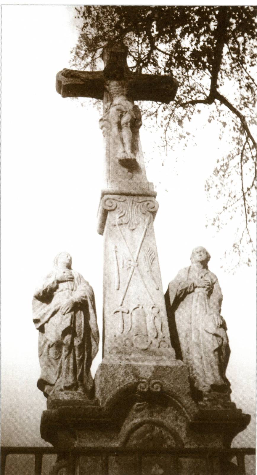 Zdjecie 
            Kamienny krzyż kalwaryjski w Piotrowicach