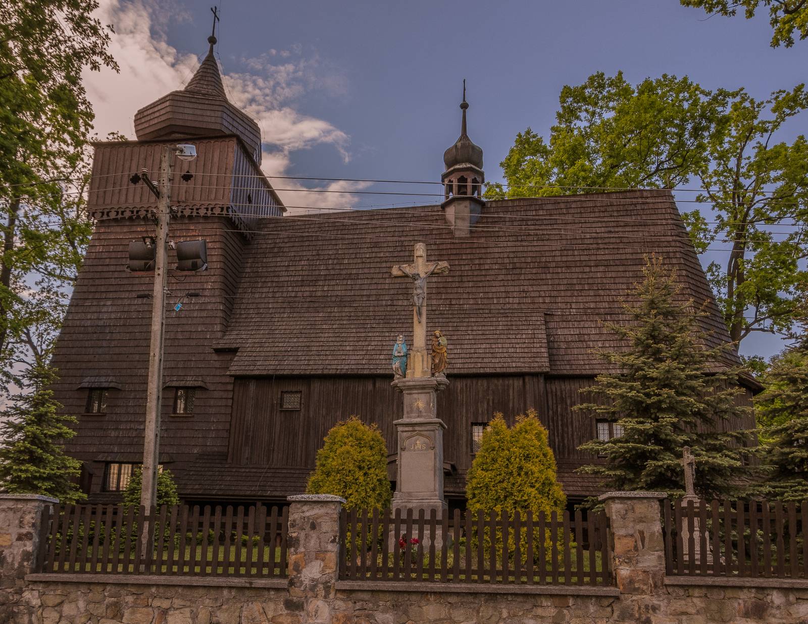 Zdjecie 
            Kościół pw. Wszystkich Świętych w Łaziskach