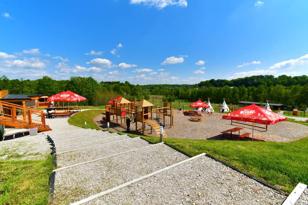 Zdjęcie rodzinnego parku DAKOL placu zabaw