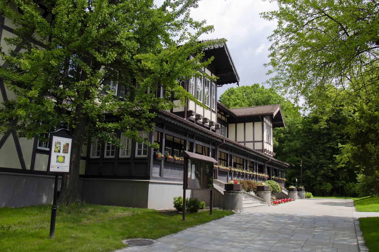 Zdjęcie parku Zdrojowego budynku