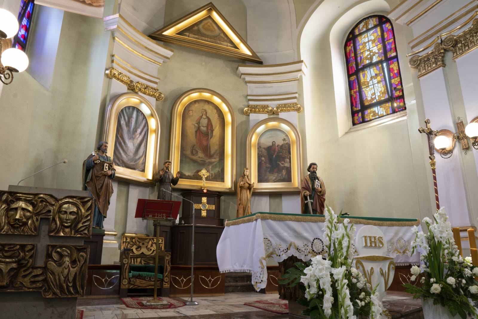 Zdjęcie Sanktuarium Opatrzności Bożej ołtarza z lewej